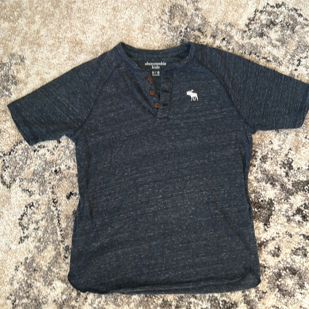 Boy’s Abercrombie short sleeve shirt